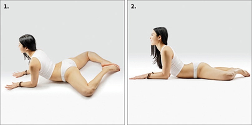 Svázaná S tváří dolů Motýlek (Baddha Koṇāsana) - Adho Mukha Baddha Konasana