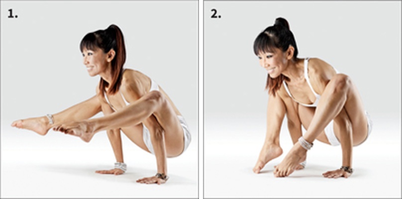 Balanční na pažích s nohama přes ramena (Dvi Hasta Bhudžāsana) - Dwi Hasta Bhujasana