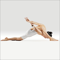 Svázaná Ještěrka (Utthāna Pṛṣṭhāsana) - Baddha Uttana Pristhasana