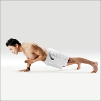 Čaturanga na jedné ruce - Eka Hasta Chaturanga Dandasana