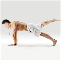 Čaturanga na jedné noze - Eka Pada Utthita Chaturanga Dandasana