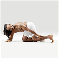 Kráva s nohama kraví tváře - Hasta Pada Parshva Pada Gomukhasana in Bitilasana