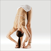 Předklon vestoje s úchopem palců u nohou - Pādāṅguṣṭhāsana