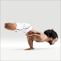 Páv v plném lotosu - Padmasana in Mayurasana