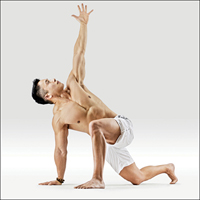 Nízký výpad s rotací - Parivritta Anjaneyasana