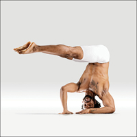 Hůl - Parshva Vishama Urdhva Dandasana